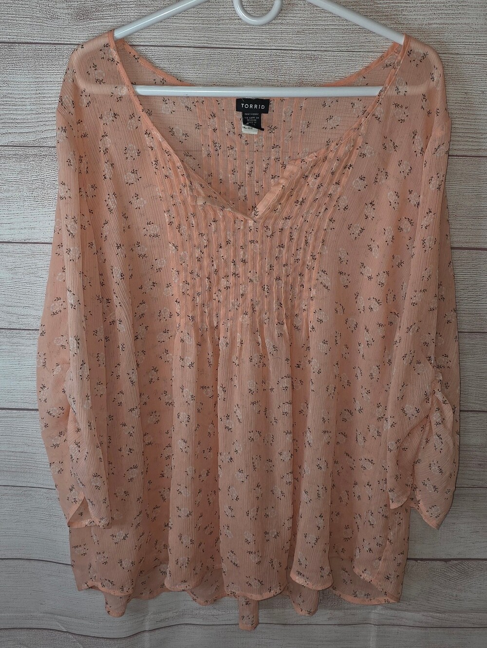 Torrid Size 3 Dixie Floral Pleated Chiffon Blouse in Peach